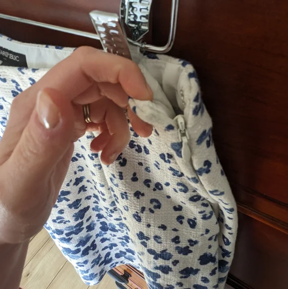 Banana Republic blue floral skirt - Picture 2 of 6